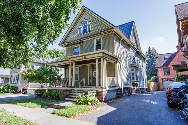 Photo - 257 Averill Ave