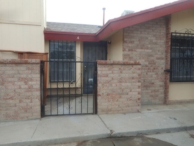 Building Photo - 618 White Cliffs Dr