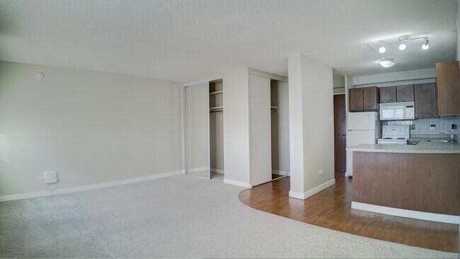 Photo - 11147 Whyte Ave NW Unité 1107