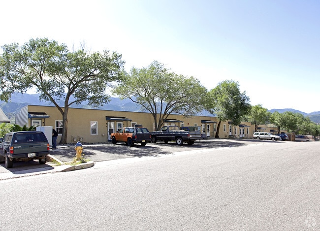 Building Photo - Pikes Peak Apartments