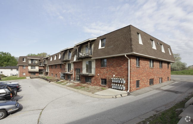 Blondo Plaza 27 Apartments - 108 Blondo