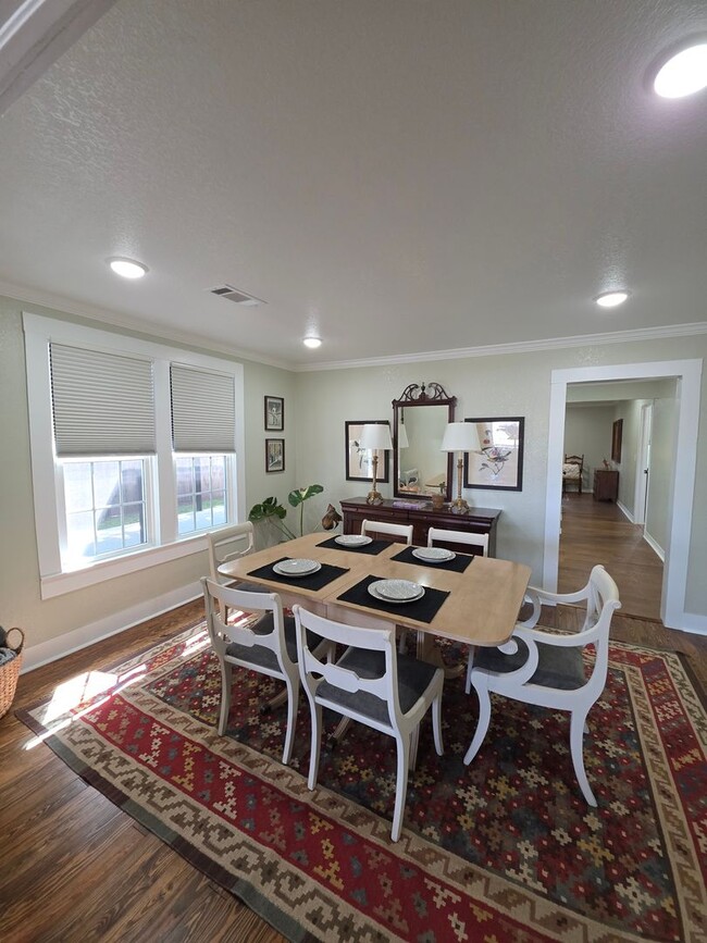 Photo - 105 Pecan St