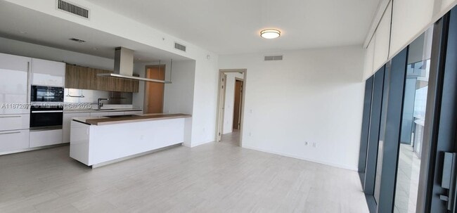 Building Photo - 1000 Brickell Plaza Unit PH5705 Rental