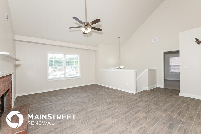 Photo - 1599 Queen Elizabeth Dr