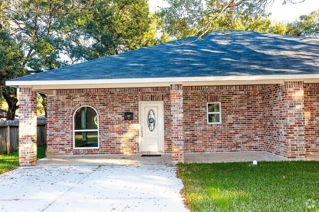 Building Photo - 507 E Foley St Rental