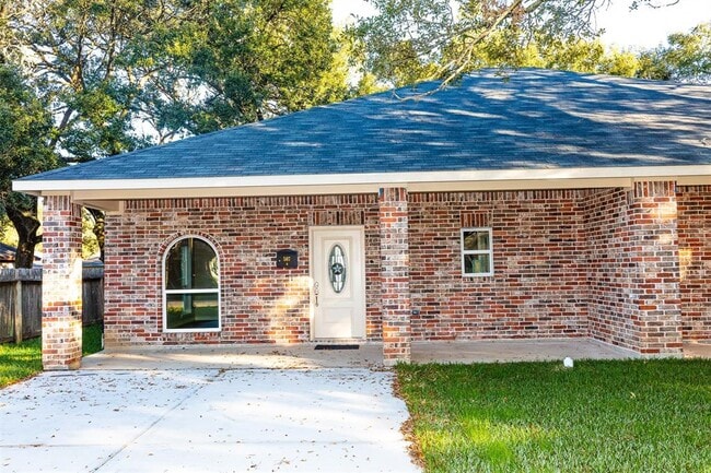 Photo - 507 E Foley St Rental