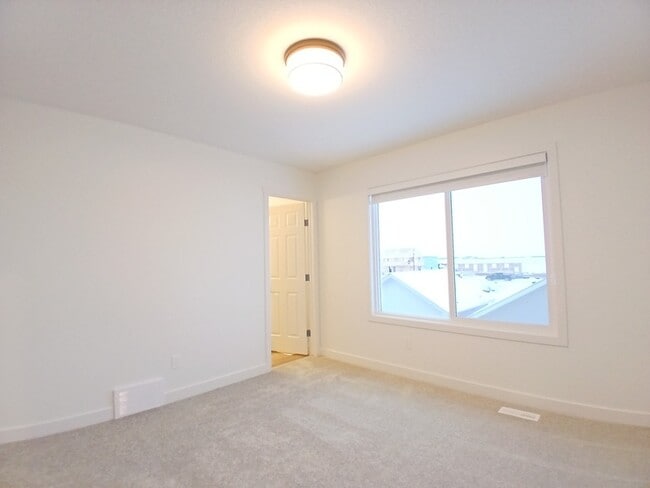 Photo - 6351 King Wynd SW