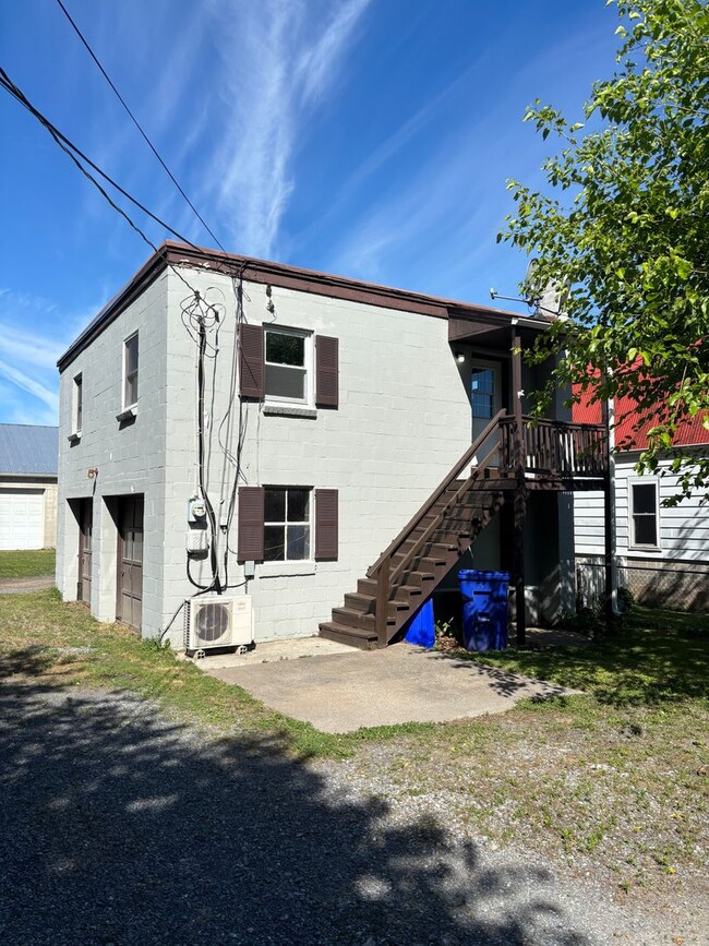 Building Photo - 287 N Locust Point Rd Unit Apt