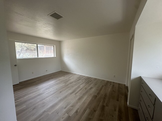Photo - "Charming 2-Bed Retreat with Fireplace & Modern Comforts in Prescott, AZ!"
