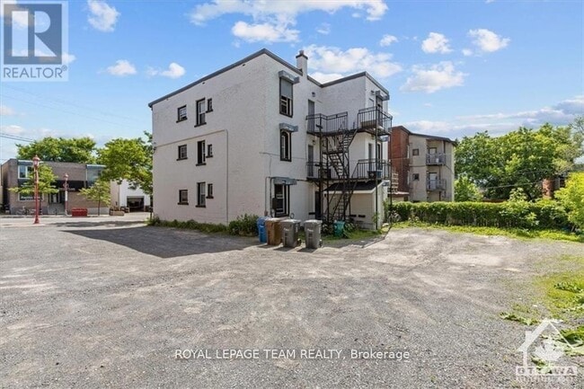 Photo - 883 Somerset St W Unit 6