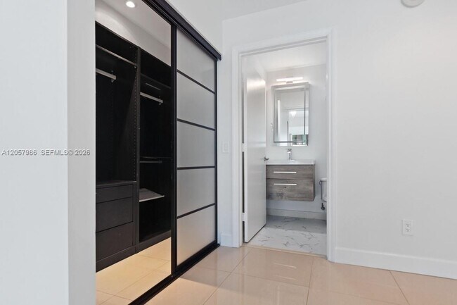 Photo - 60 SW 13th St Unidad 3022