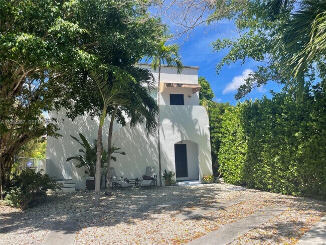 3421 SW 25th St Unit 01