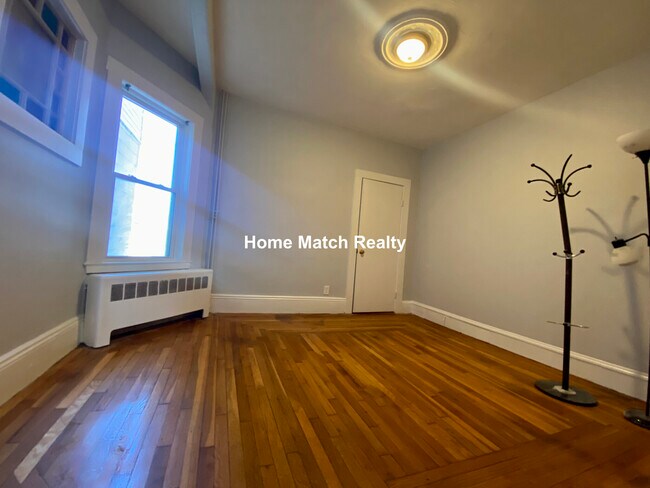 Photo - 767 Broadway Unit #4