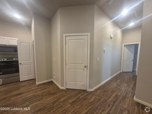 Building Photo - 2117 N Avenue K Rental