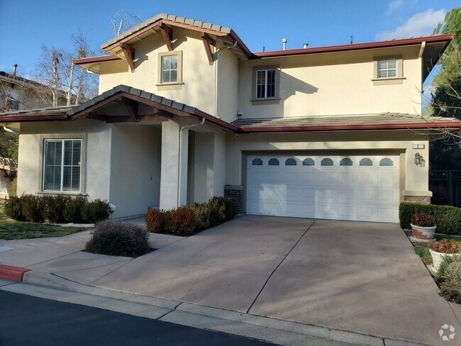 Building Photo - Huge 2 Bedroom House with separate Office ...
