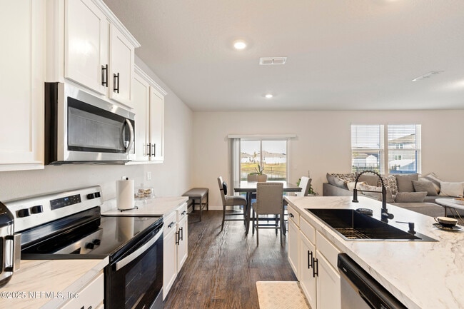 Photo - 2411 Oak Stream Dr