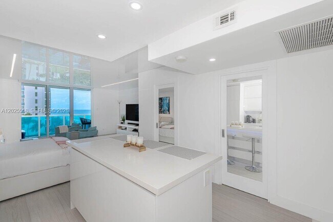 Photo - 2301 Collins Ave Unit 811
