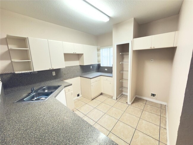 Photo - 646 SW 7th St