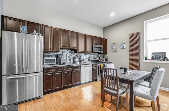 Building Photo - 2422 Frankford Ave Unit 7 Rental