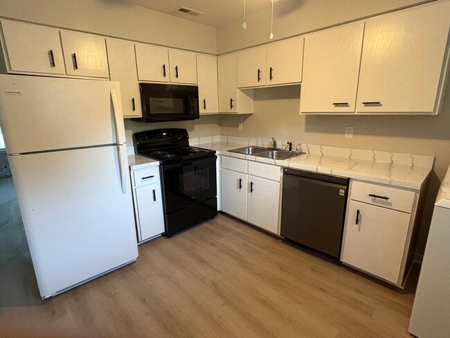 Building Photo - 311 N Oceana Blvd Rental