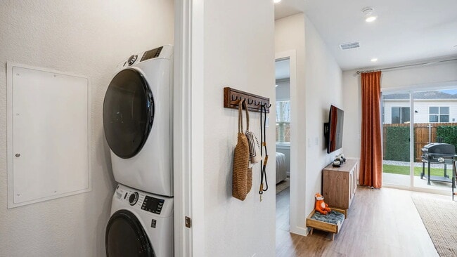 Photo - North Elm Street, Denton, TX 76207 - 2 BR ...