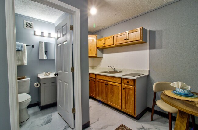 1900 American Way Unit 10