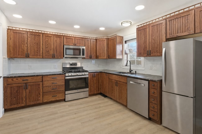 Building Photo - 35942 Vinewood St