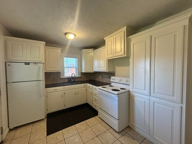 Photo - 2807 60th St