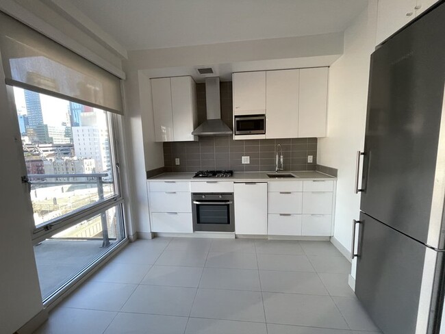 Photo - 438 W 37th St Condominio Unidad 11F