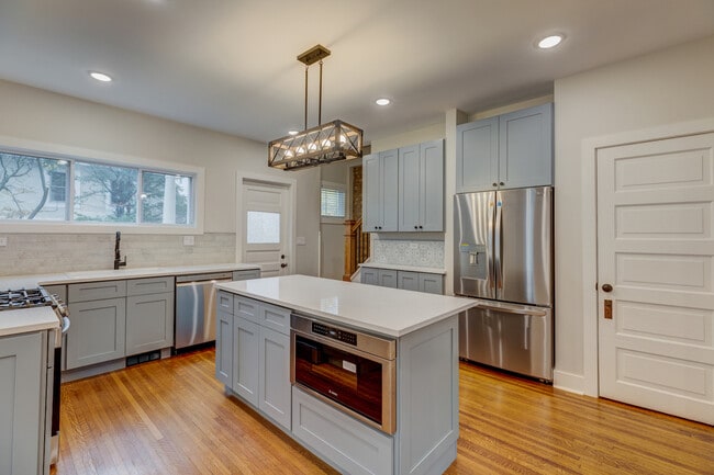 Photo - 5241 Lyman Ave