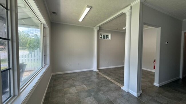 Commercial Office Space in Historic Richmond Hill