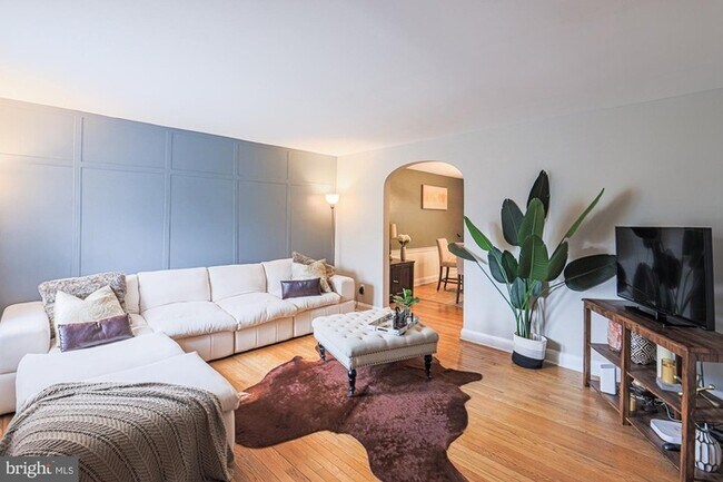 Photo - 3 Bedroom home with Parking Pad