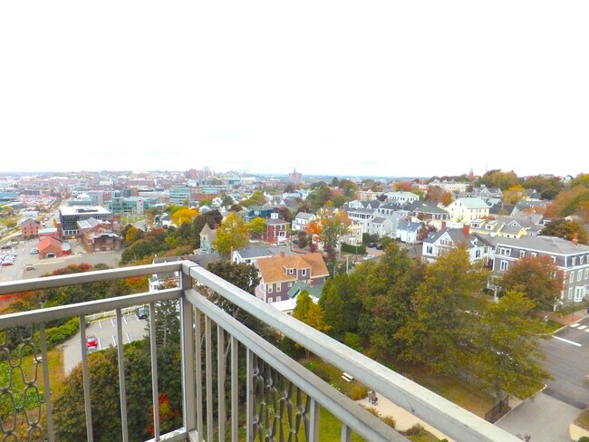 Photo - 45 Eastern Promenade Unidad 10G