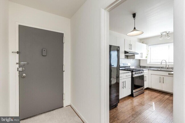 Photo - 10650 Weymouth St Unidad 201