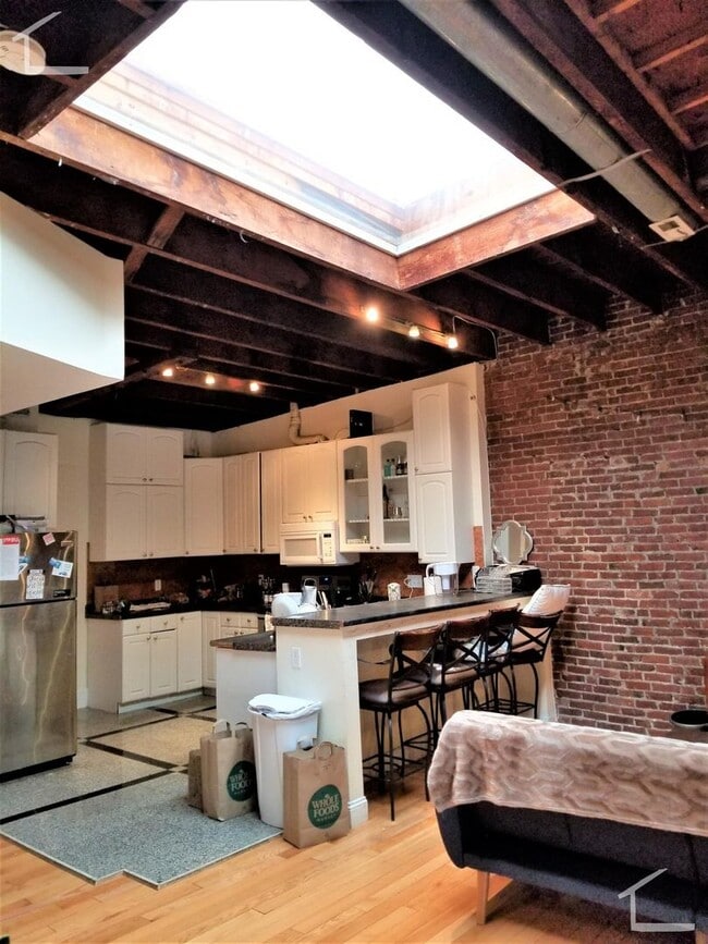 Photo - Awesome four bedroom with two bathrooms.....