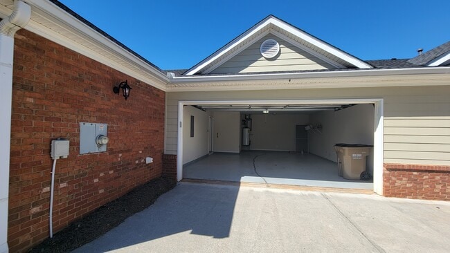 Photo - 905 Somerton Pl