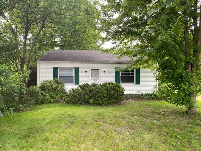 Photo - 1539 N Hickory Rd House