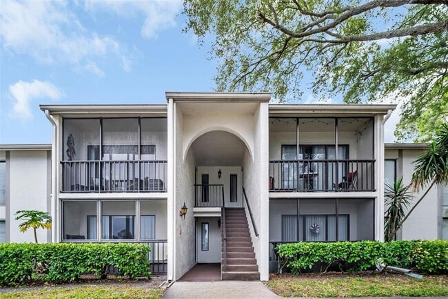 Building Photo - 2523 Pine Ridge Way S Unit C2