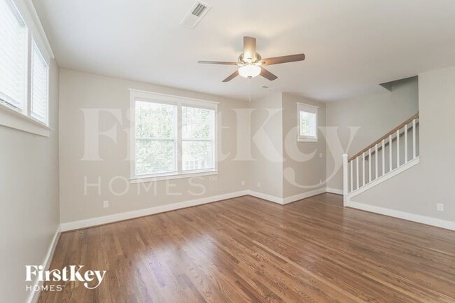 Photo - 355 Spring St