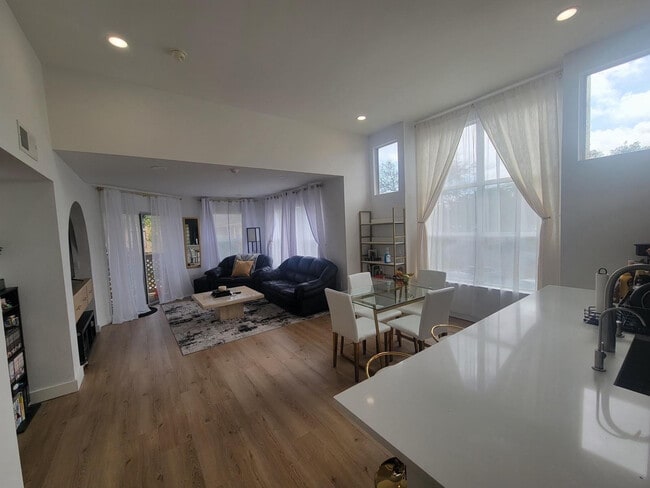 Building Photo - 4879 Via Palm Lakes Unit 622