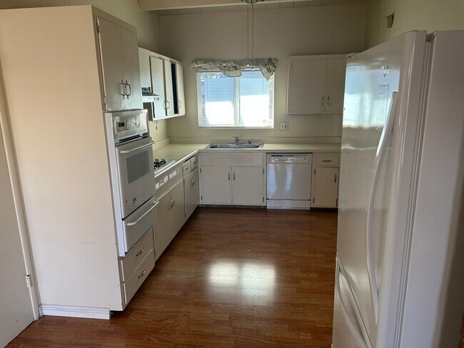 Photo - 1615 Roberta Dr