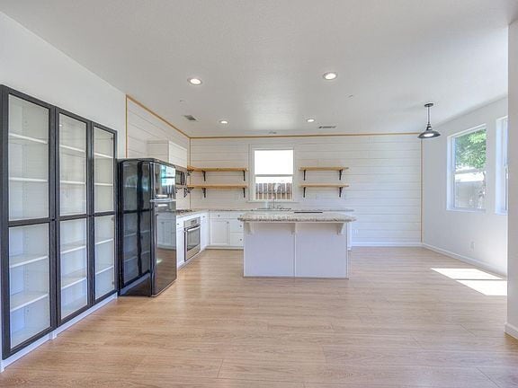 Photo - Clean and Spacious 3 Bedroom 2.5 Bathroom Home