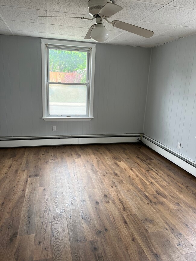 Photo - 528 Kelley St Unidad 3 Bedroom.parking.yard