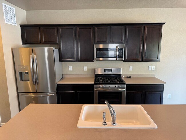 Photo - ***$500 Off 1st Months Rent*** Stunning 4BD/3BA Home in North Longmont - Available NOW!