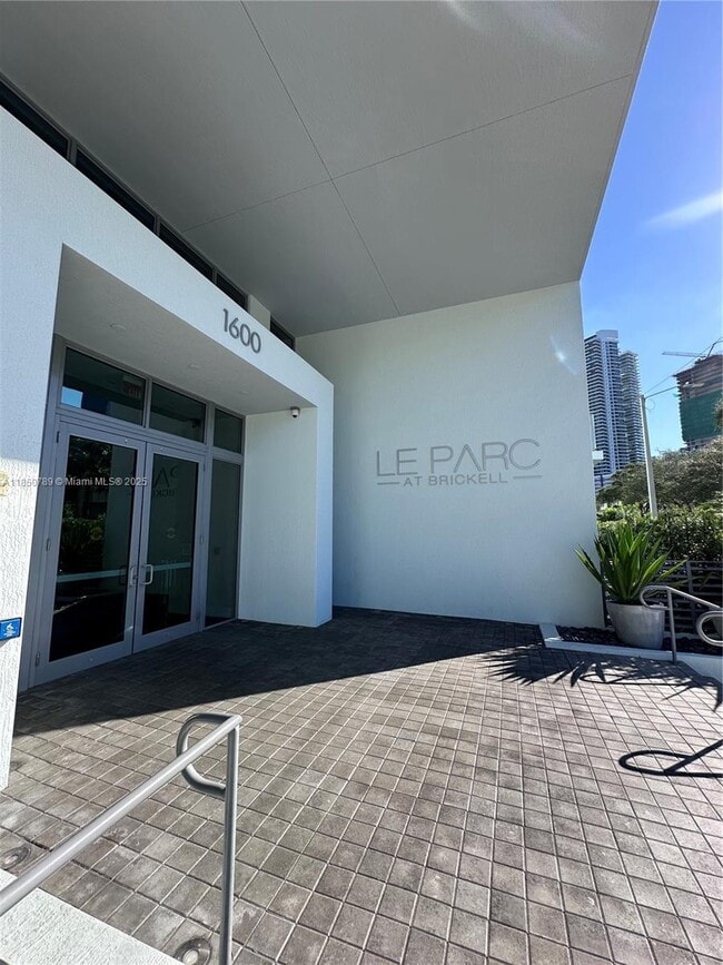 Building Photo - 1600 SW 1st Ave Unit 605 Rental
