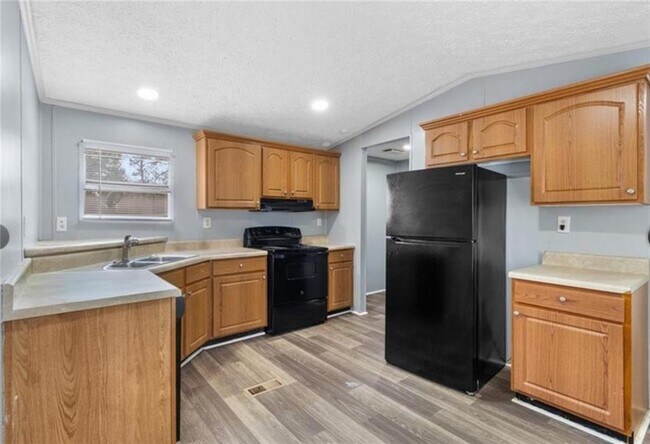 Photo - 204 Fleetwood Dr