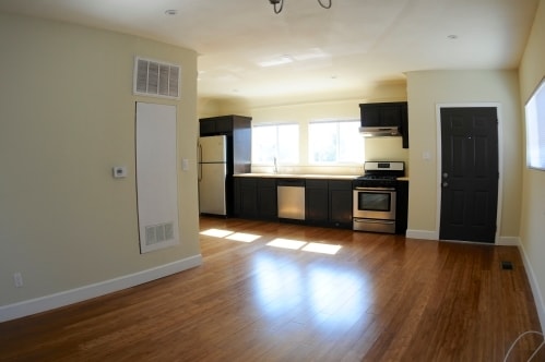 Photo - 3554 - 3556 S. Budlong Ave