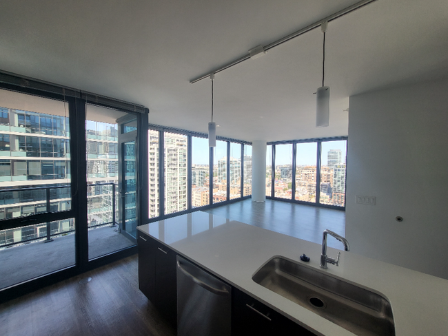 Photo - 639 N Wells St Condominio