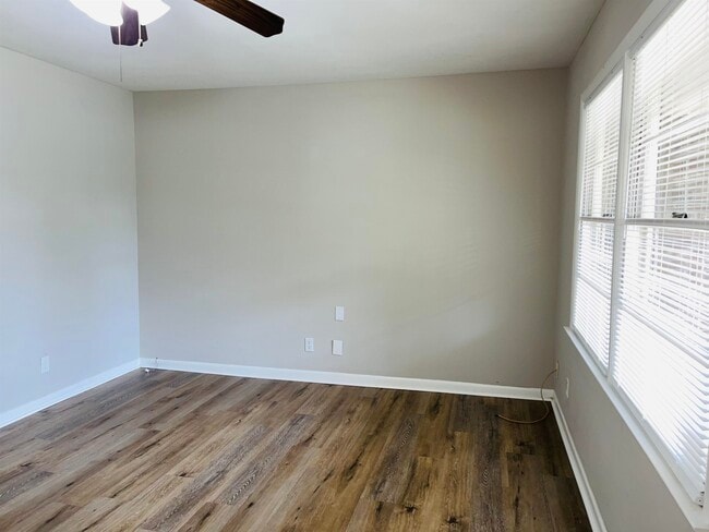 Photo - 943 Parkstone Dr