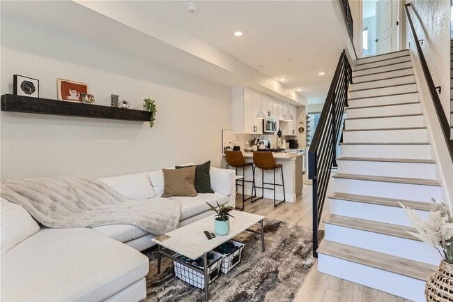 Photo - 1277 Yates St